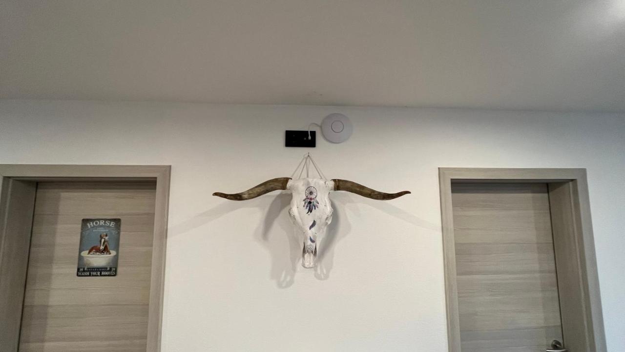 Ranchhouse Smoker- Westernstable - Horse Apartment Elterlein